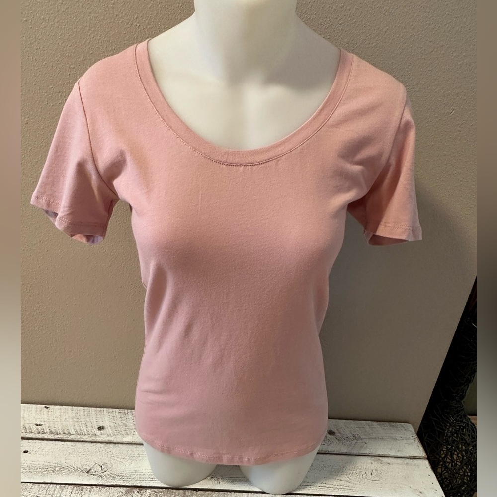 NWOT - Scoopneck Tee